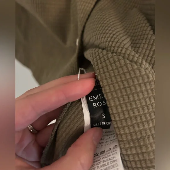 Shacket - Picture 3 of 4